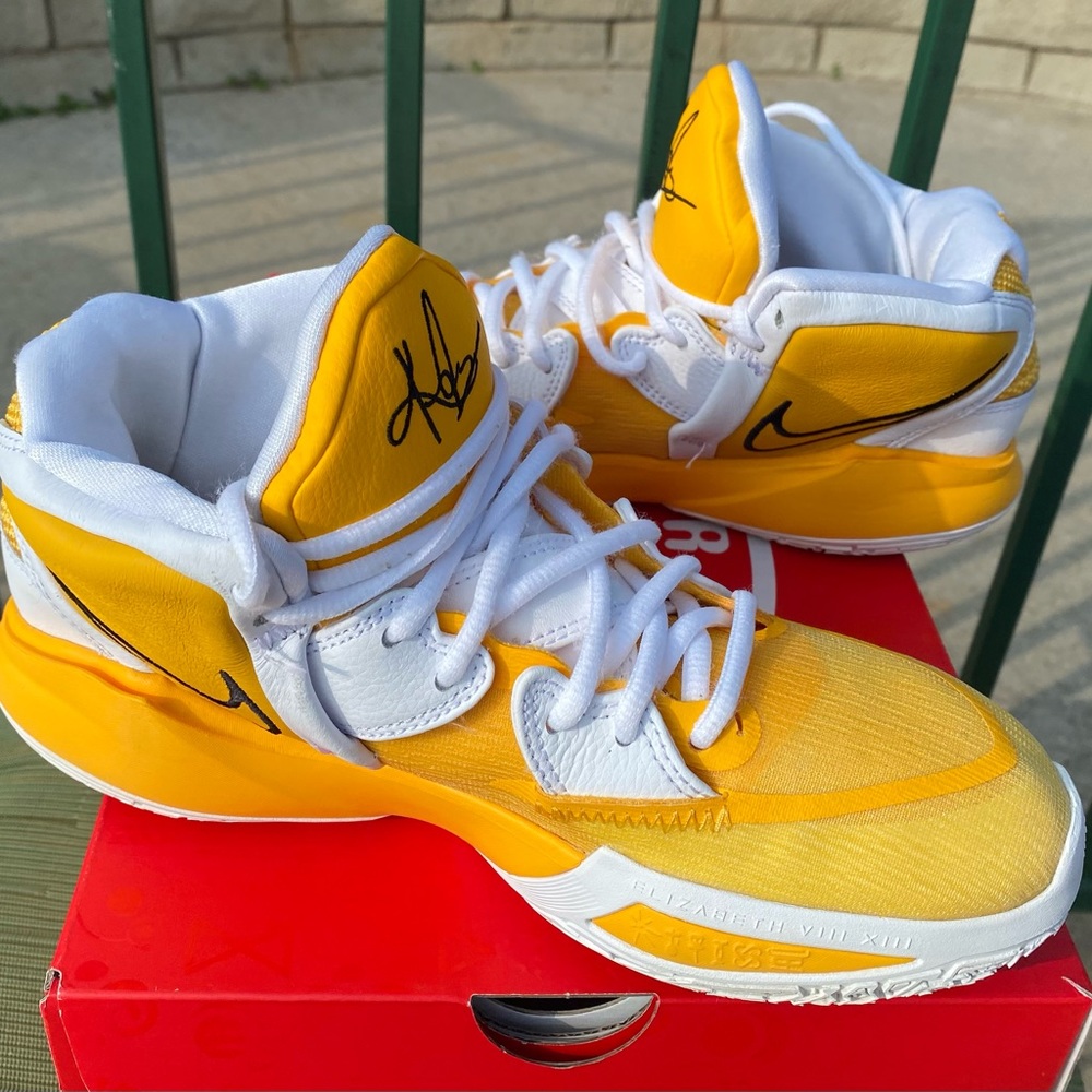 KYRIE INFINITY TB Youth 6.5 In Mint Condition